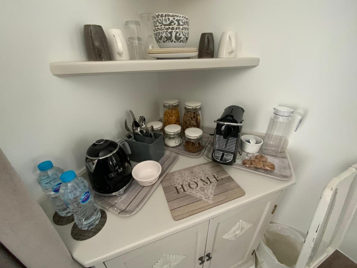 The Knightwood Oak A Luxury King Size En-Suite Space - Lymington New Forest With Totally Private Entrance - Key Box Entry - Free Parking & Private Outdoor Seating Area - Town ,Shops , Pubs & Solent Way Walking Distance & Complimentary Breakfast Items Luaran gambar